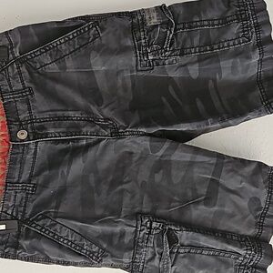 Men's UnionBay black camo cargo shorts size 32.